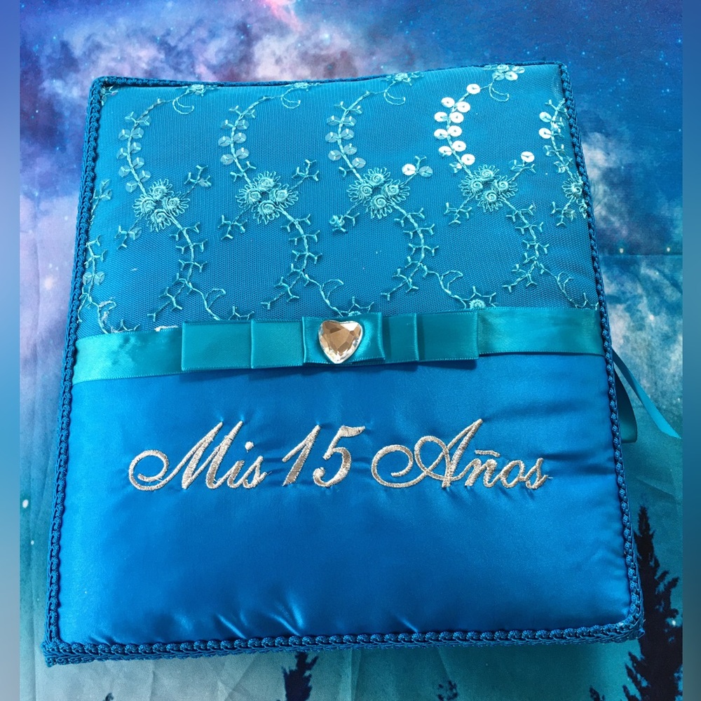 Mis 15 Años Quinceanera book